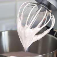 Whisking vanilla cream